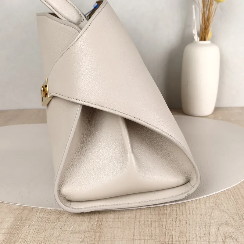 FERRAGAMO Top Handle Bag Tote Bag White Calfskin One Size33 × 15 × 23 cm — detail view 3 of 11