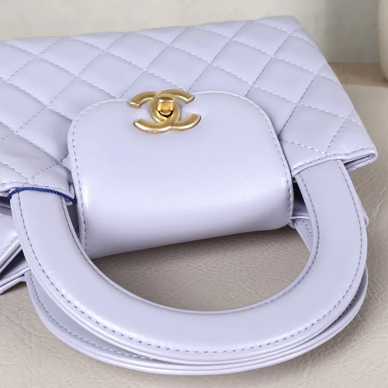 Chanel Crossbody Bag Kelly Lambskin Mini 19 × 7 × 13 cm — detail view 13 of 14