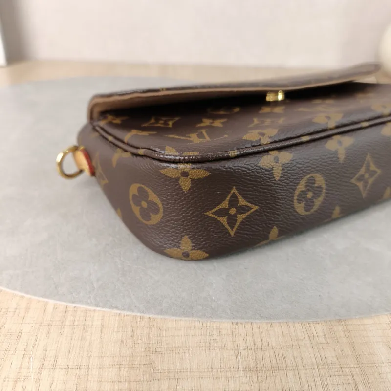 Louis Vuitton Crossbody Bag IVY Monogram PVC Small23.5 × 4.3 × 12 cm — detail view 2 of 12