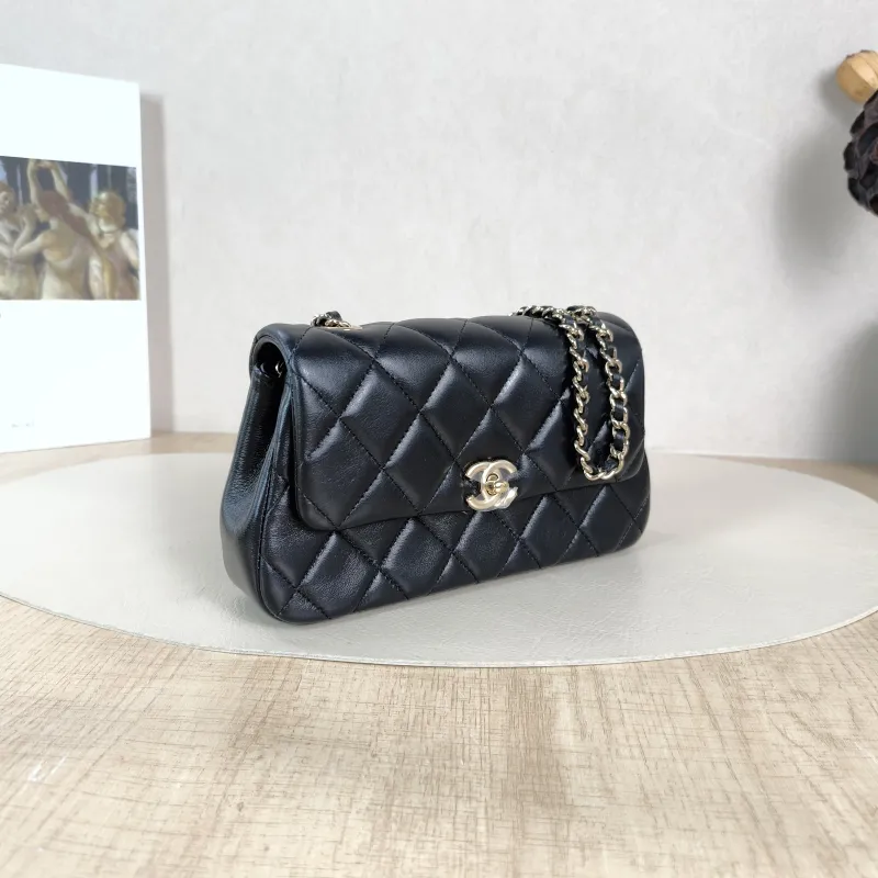 Chanel Crossbody Bag Crossbody Bag Black Lambskin One Size 19.5 × 4 × 11 cm — cover view 2 of 5