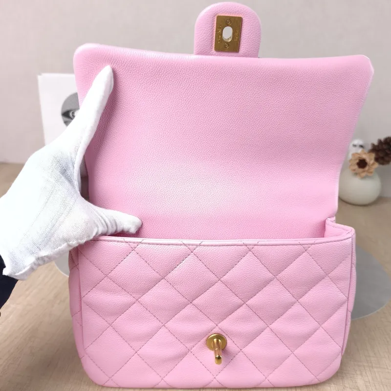 Chanel Crossbody Bag Pink Grained Calfskin One Size 24 × 8 × 17 cm — detail view 5 of 11