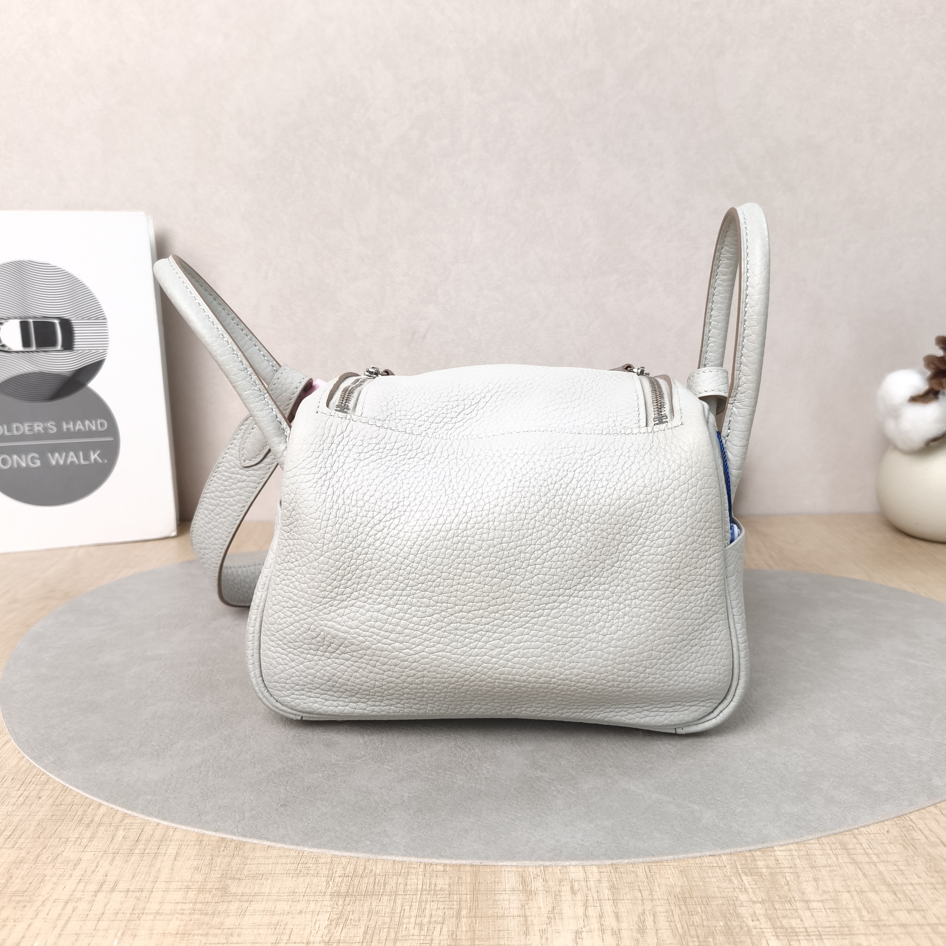 Hermès Crossbody Bag Lindy Mini 1980Pearl TC Calfskinmini19 × 9.5 × 13 cm — cover view 6 of 6