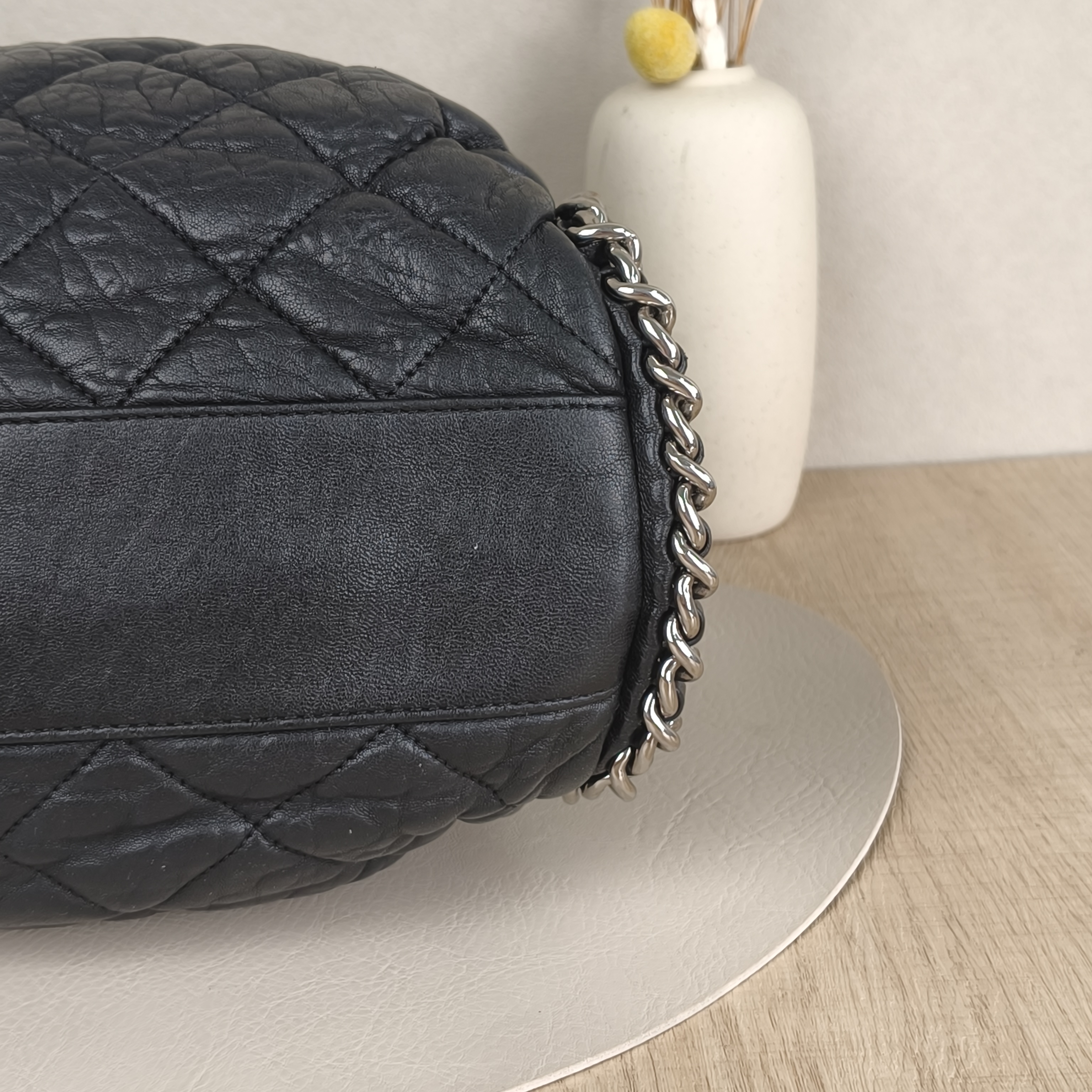 Chanel Shoulder Bag Tote Bag Black Calfskin One Size32 × 9 × 26 cm — cover view 2 of 9