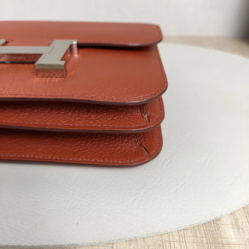 Hermès Crossbody Bag Constance 19 Silver-Tone Hardware36 Red Lambskinmini18 × 4 × 15 cm — detail view 3 of 13
