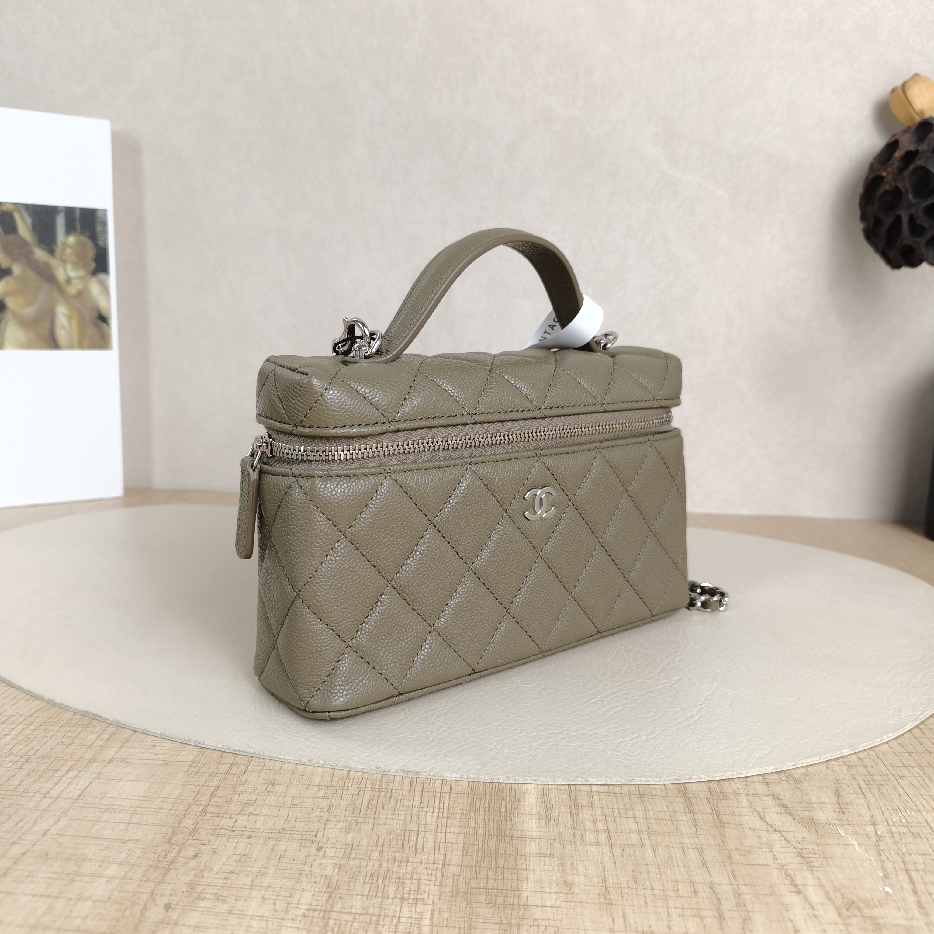 Chanel Crossbody Baglp Box Bag Top Handle Crossbody Bag Grained Calfskin One Size19.5 × 5 × 17 cm — cover view 4 of 5