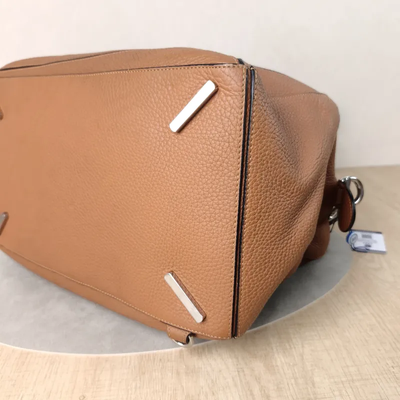 LOEWE Crossbody Bag Puzzle Brown Calfskin Large36 × 20 × 22 cm — detail view 7 of 13