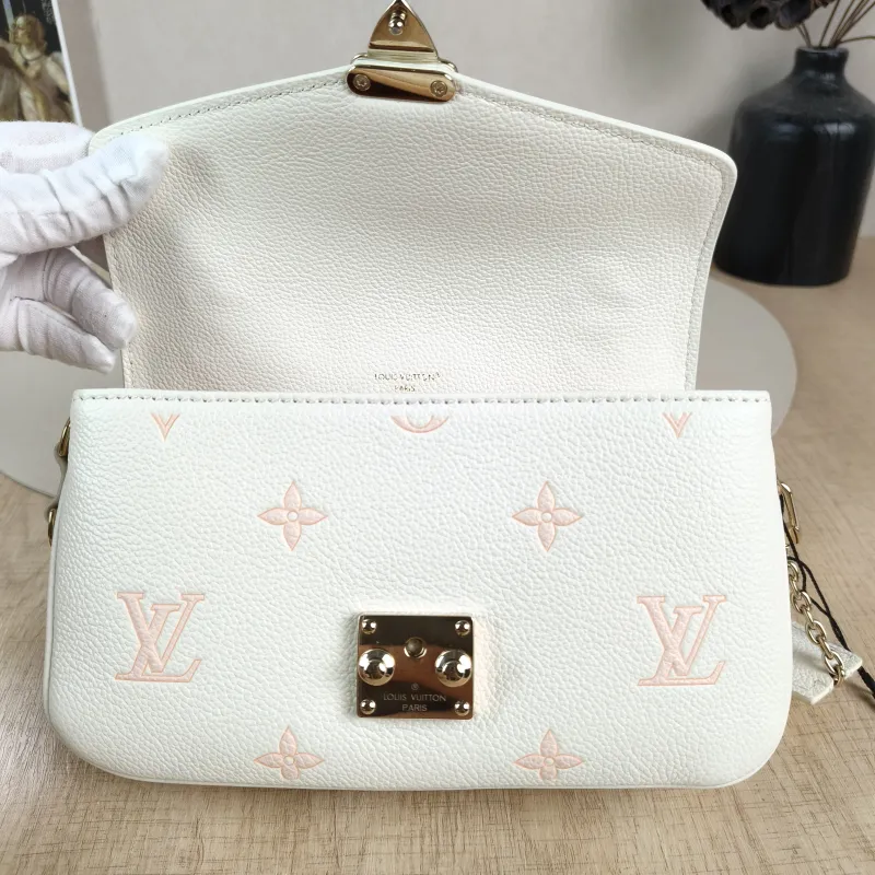 Louis Vuitton Crossbody Bag Pochette Métis East West White · Pink Calfskin Small 21.5 × 6 × 13.5 cm — detail view 3 of 13