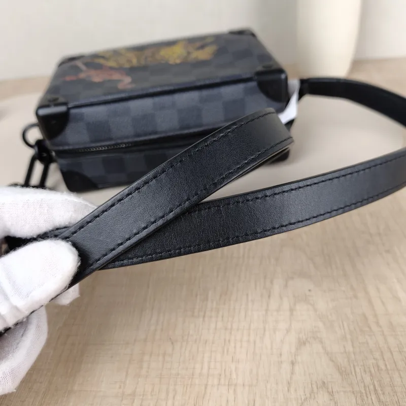 Louis Vuitton Crossbody Bag SOFT TRUNK Box PV Cmini18.5 × 8 × 13 cm — detail view 11 of 11