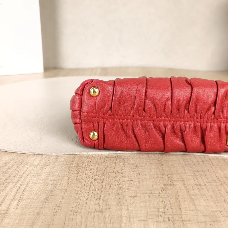 PRADA Crossbody Bag Messenger Bag Crossbody Bag Red Calfskinmini14 × 5 × 10 cm — detail view 9 of 12