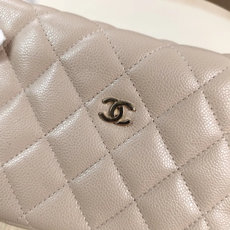 Chanel Crossbody Bag Crossbody Bag Calfskin One Size21.5 × 7.5 × 19 cm — detail view 3 of 12