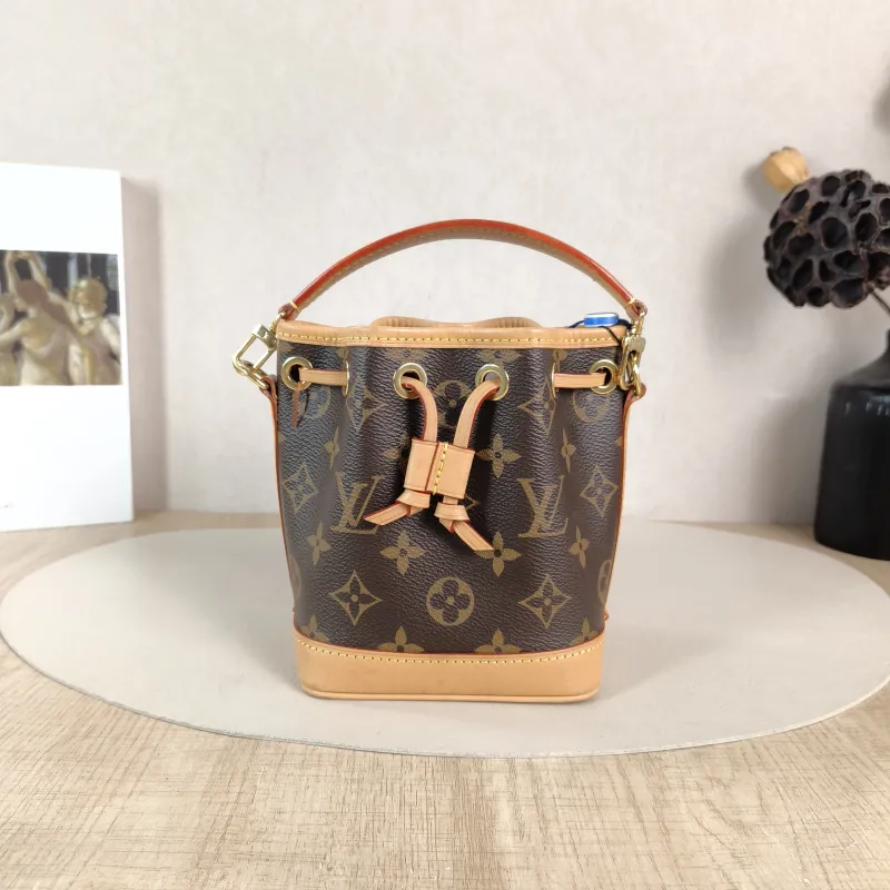 Louis Vuitton Crossbody Bag NANO NÉONOÉ Bucket Bag Nano Monogram PVC nano 13 × 10 × 16 cm