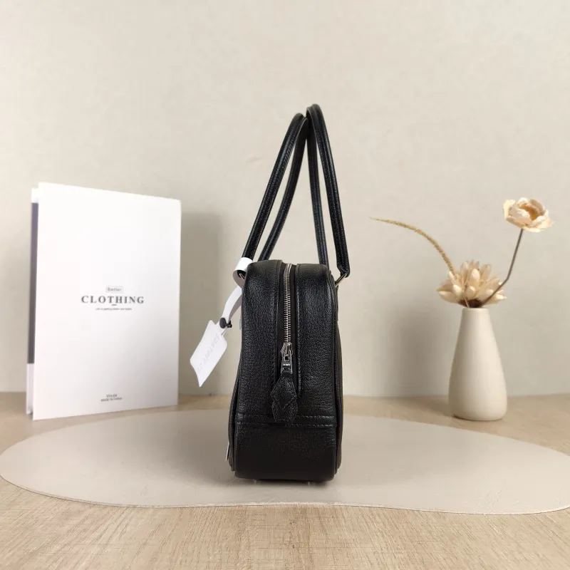 Hermès Top Handle Bag Plume 21 Black Lambskinmini21 × 8 × 15 cm — detail view 4 of 11