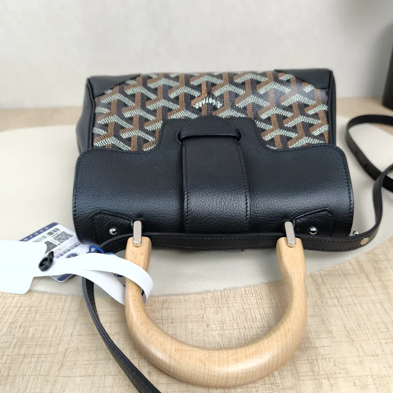 GOYARD Crossbody Bag Saïgon Black Canvas inemini20 × 7.5 × 15 cm — detail view 12 of 15