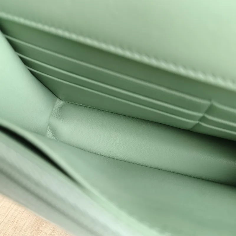 Chanel Crossbody Bag Edition woc Green Lambskin Mini 19.2 × 3.5 × 12.3 cm — detail view 4 of 13