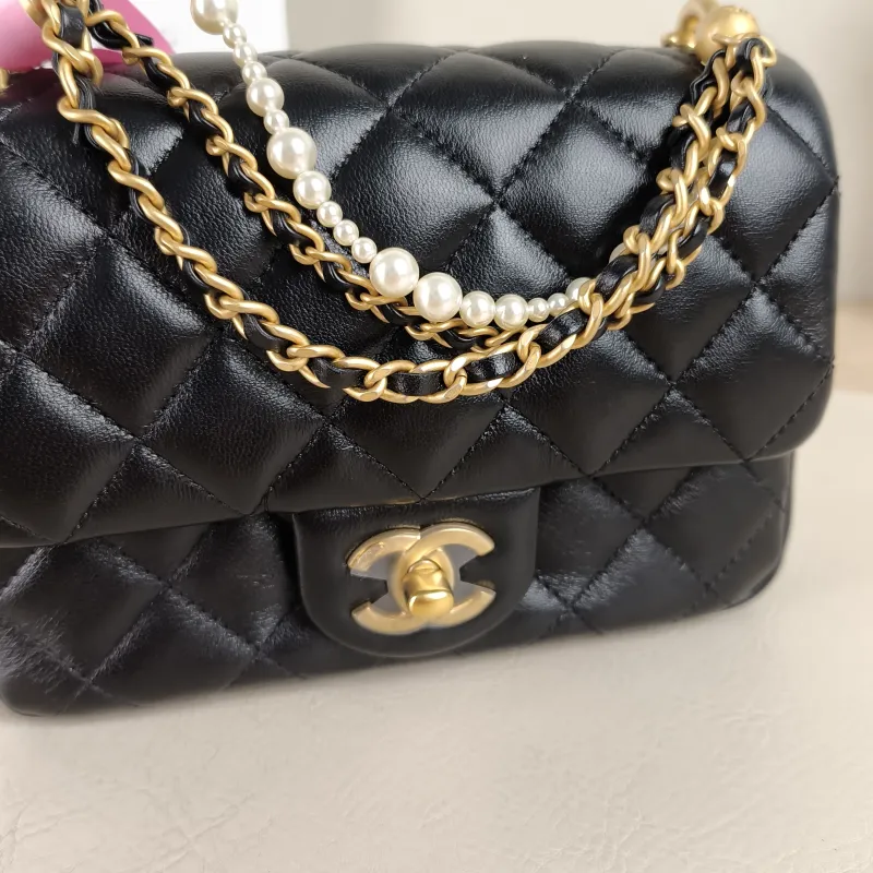 Chanel Crossbody Bag Pearl Black Lambskin One Size17 × 5 × 12.5 cm — detail view 8 of 12