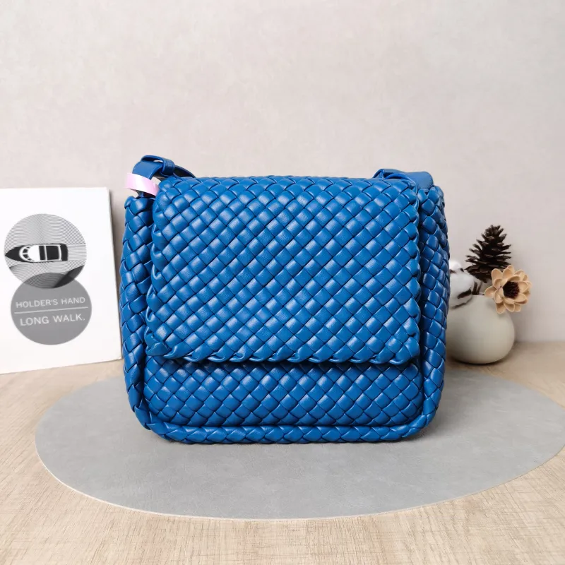 Bottega Veneta Crossbody Bag Cobble Woven Messenger Bag Blue Lambskin Small26 × 9 × 21 cm