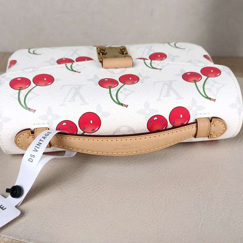 Louis Vuitton Crossbody Bag Pochette Métis East West White · PVC Small21.5 × 6 × 13.5 cm — detail view 3 of 14