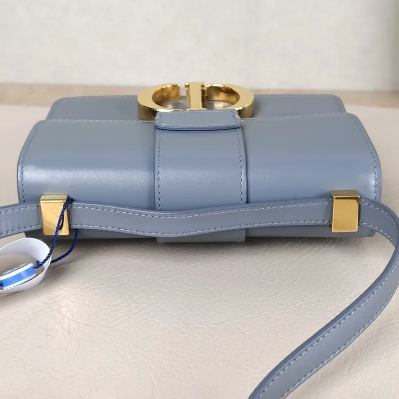 DIOR Shoulder Bag 30Montaigne 30 Calfskin Mini 15 × 4 × 11 cm — detail view 2 of 12