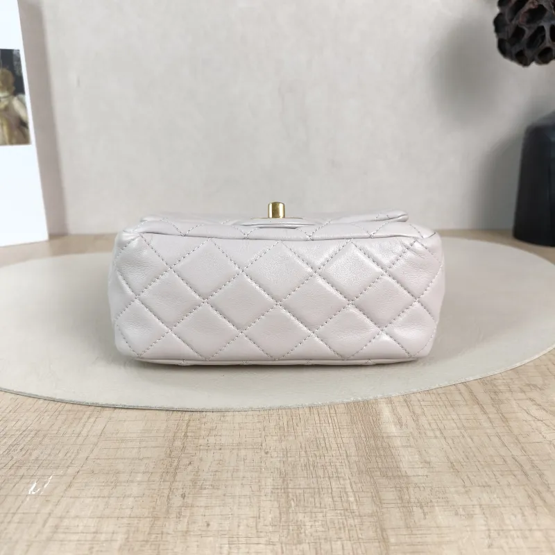 Chanel Crossbody Bag Lambskin One Size17 × 8 × 13.5 cm — cover view 2 of 5