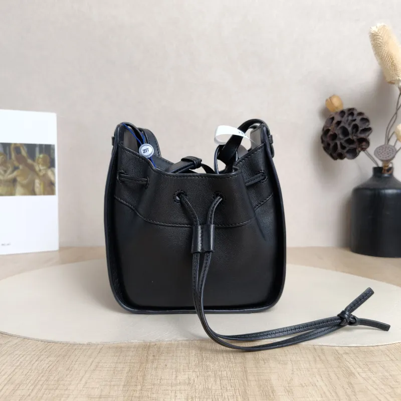 LOEWE Crossbody Bag Hammock Black Calfskinmini17 × 11 × 19.5 cm