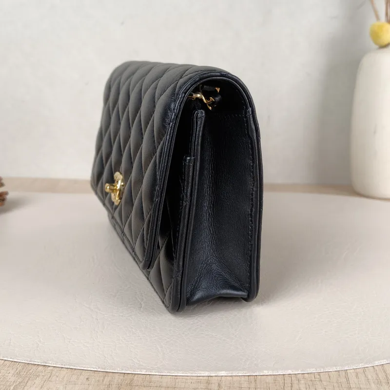 Chanel Crossbody Bagcf woc Black Calfskinmini19.2 × 3.5 × 12.3 cm — detail view 9 of 15