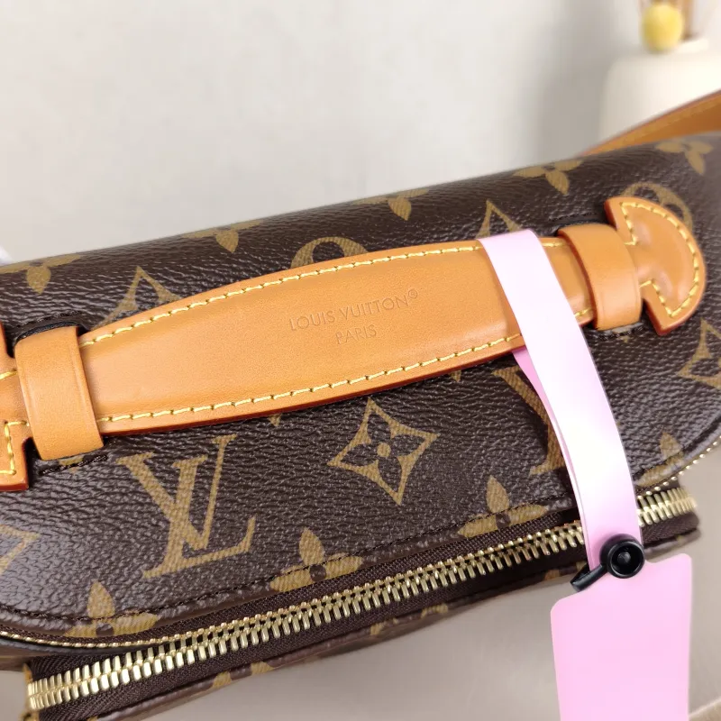 Louis Vuitton Belt Bag Rush Belt Bag Monogram PVC One Size 30 × 8 × 15 cm — detail view 1 of 11