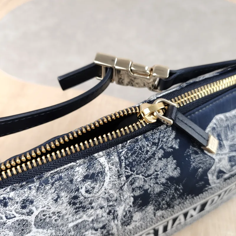 DIOR Top Handle Bag Travel Nomad Collection · White Blue Medium 22 × 9.5 × 13 cm — detail view 2 of 13