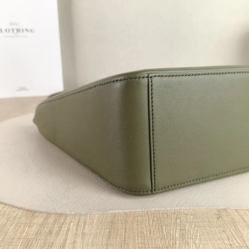 LOEWE Shoulder Bag Hammock hobo Green Calfskin Mini 28 × 9.5 × 17 cm — detail view 6 of 8