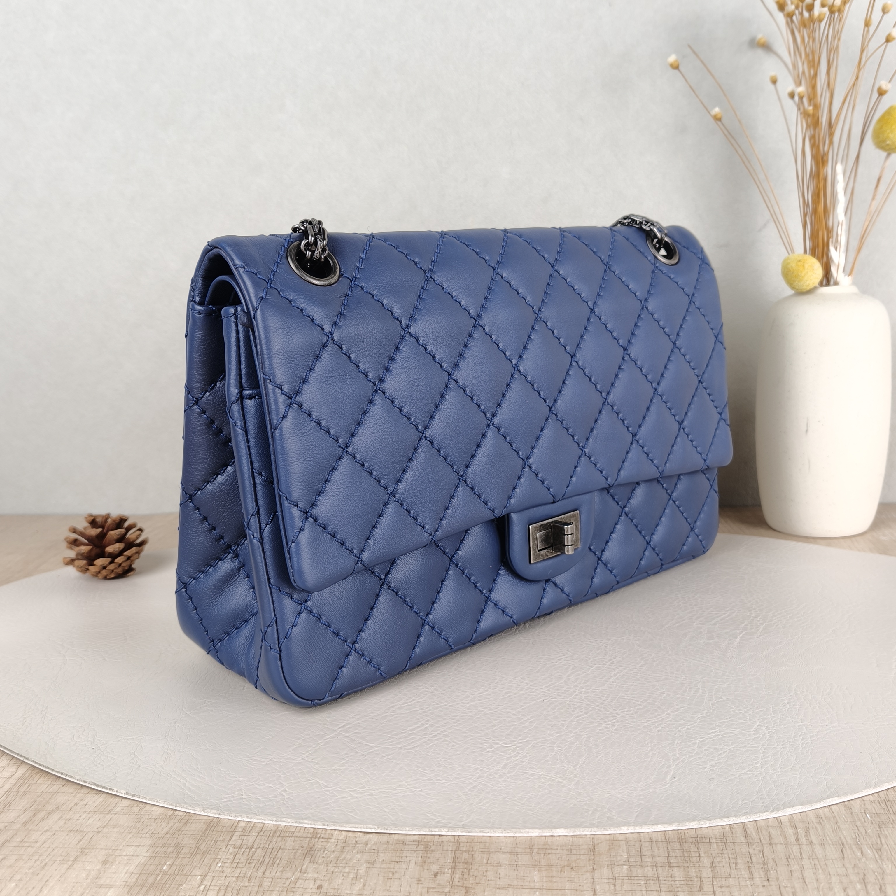 Chanel Crossbody Bag2.55 Grey Calfskin Medium28 × 7.5 × 19.5 cm — cover view 4 of 5