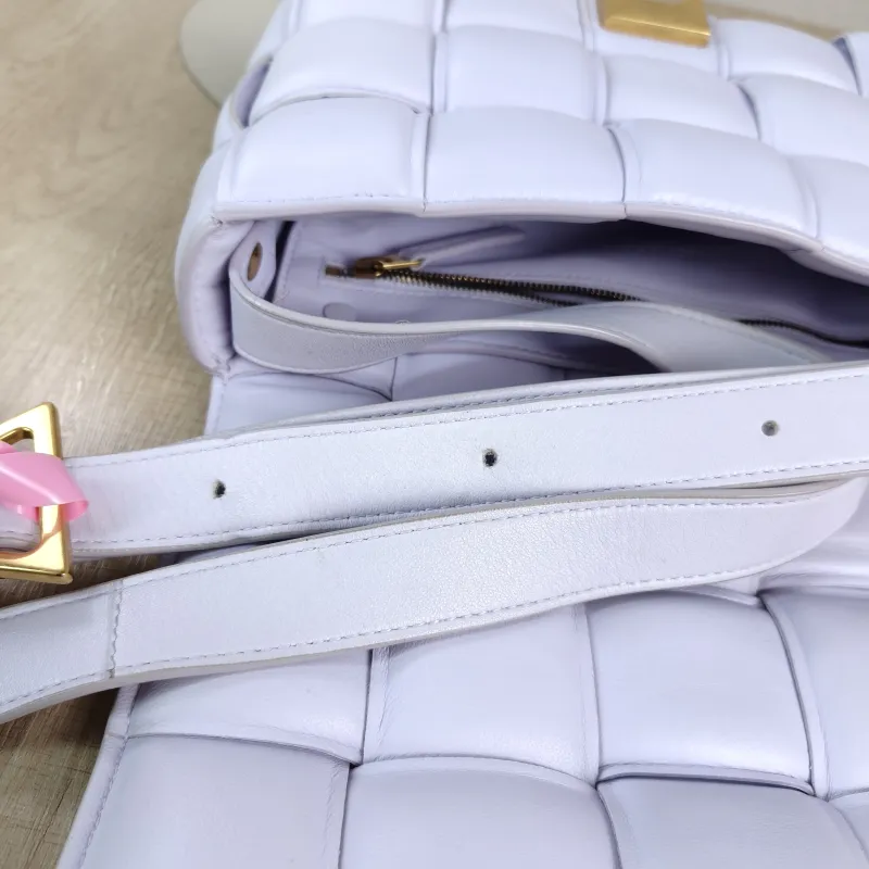 Bottega Veneta Crossbody Bag Padded Cassette Woven Lambskin Medium 26 × 8 × 18 cm — detail view 12 of 12