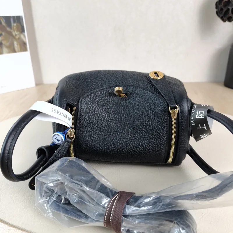 Hermès Shoulder Bag Lindy Mini 19 Black Taurillon Clemence TC Calfskin Mini 19 × 9 × 13 cm G — detail view 7 of 11