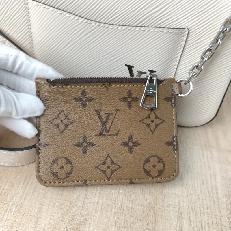 Louis Vuitton Crossbody Bag MARELLE White Epi Embossed Calfskin Small25 × 8 × 15 cm — detail view 5 of 12