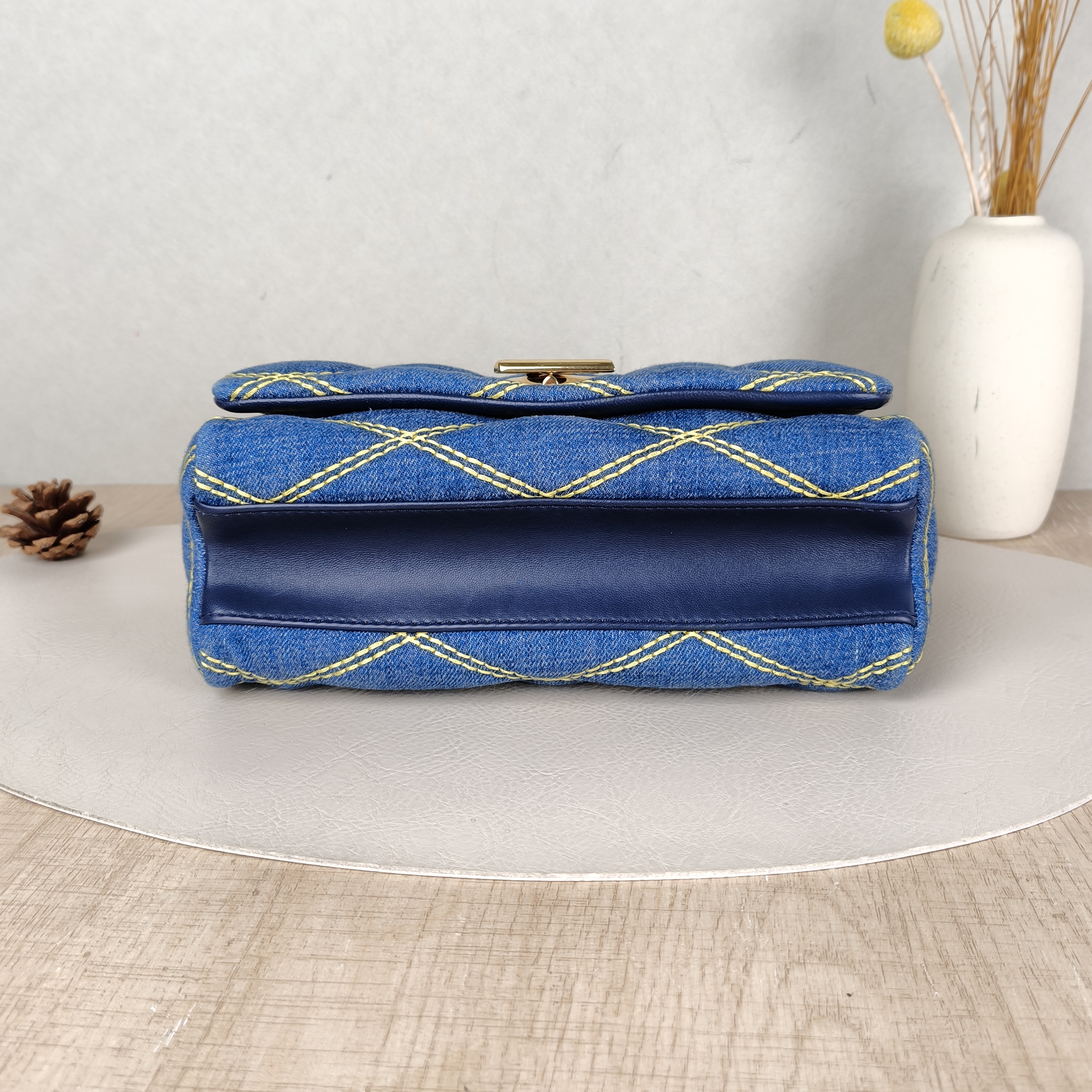Louis Vuitton Crossbody Bag Twist Blue Medium23 × 9.5 × 17 cm — cover view 5 of 5