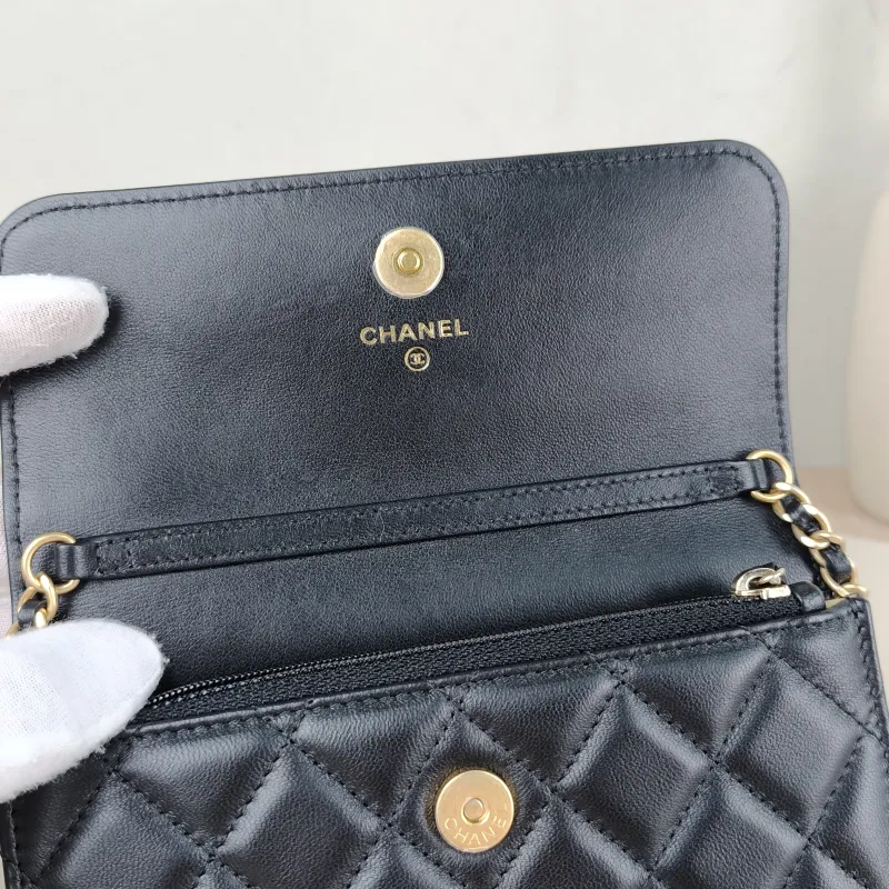 Chanel Crossbody Bag woc Black with Gold-Tone Hardware Lambskin Mini 17 × 5 × 9.5 cm — detail view 2 of 12