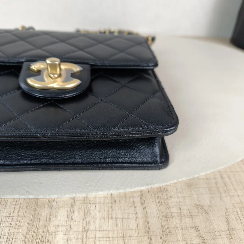 Chanel Crossbody Bag Pearl Crossbody Bag Black Calfskin One Size 15.5 × 5 × 15.5 cm 29 — detail view 5 of 12
