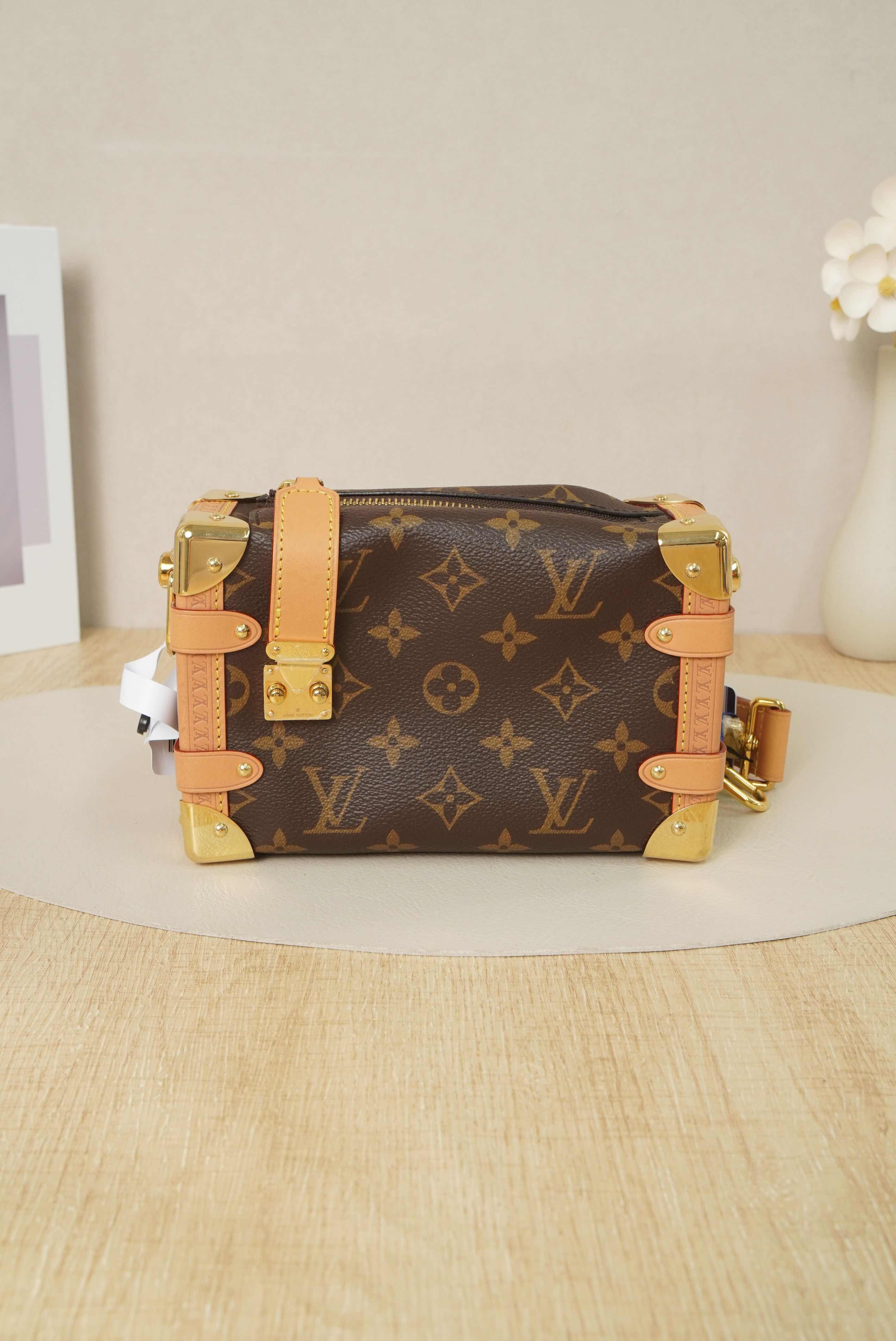 Louis Vuitton Box Small Monogram Microchip Edition · Box Dust Bag Two Straps · 18 × 8 × 12.5 cm