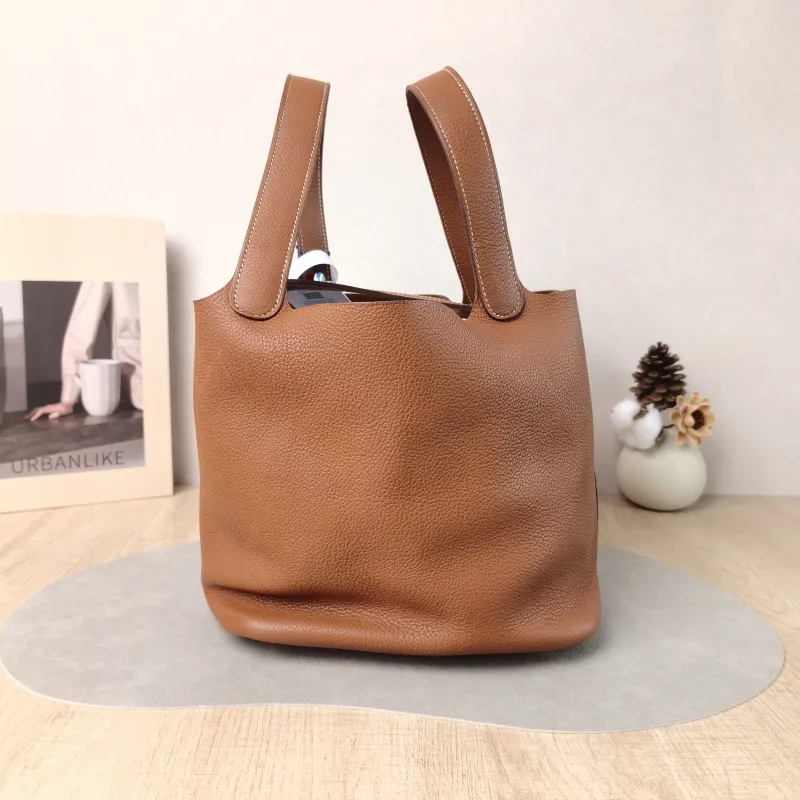 Hermès Top Handle Bag Picotin Lock 22 22 Taurillon Clemence TC Calfskin Medium 22 × 18 × 21 cm W Conditioned — detail view 14 of 14