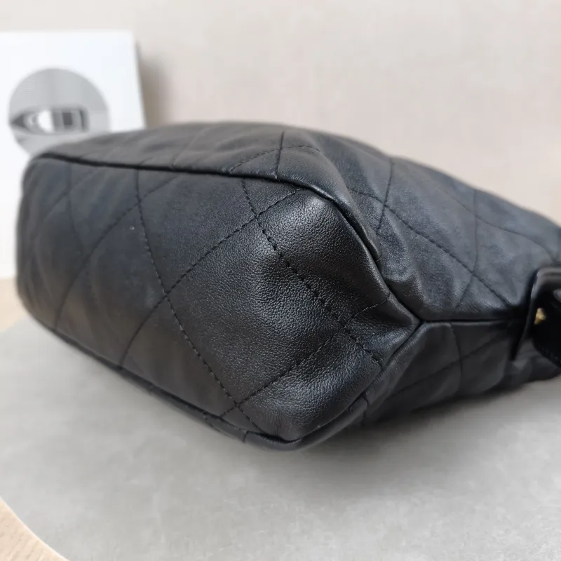 Chanel Shoulder Bag hobo Black Lambskin One Size25 × 9 × 22 cm — detail view 1 of 14