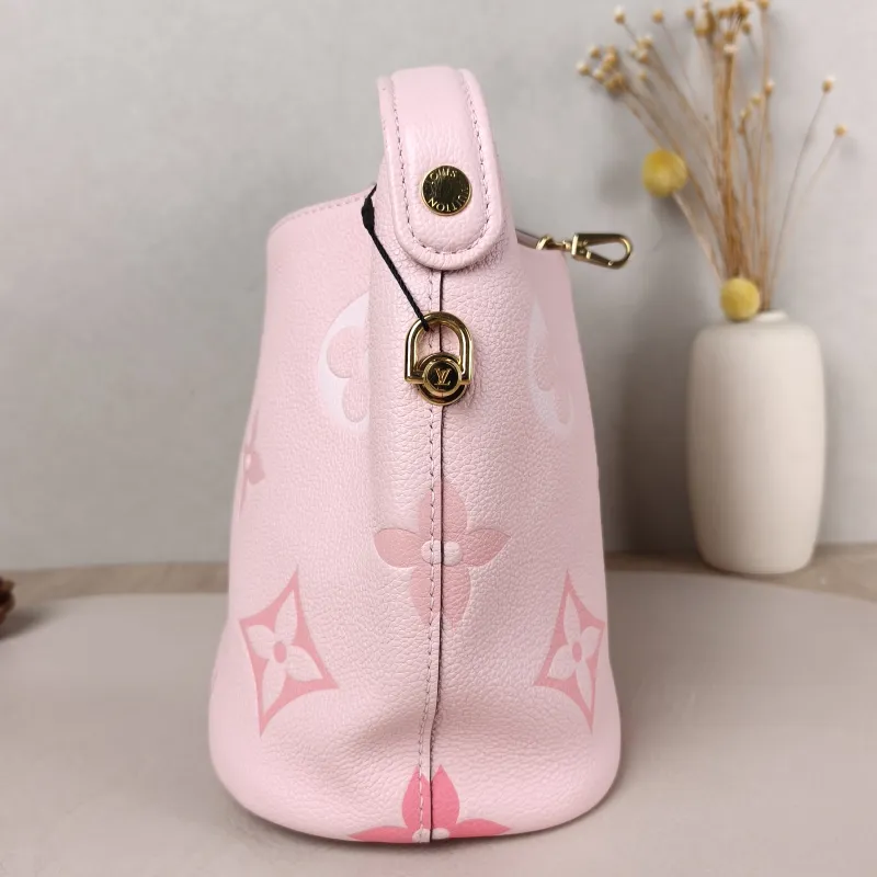 Louis Vuitton Shoulder Bag Marshmallow Vanity Case Bag Pink Calfskin One Size 24 × 13 × 22 cm — detail view 5 of 12