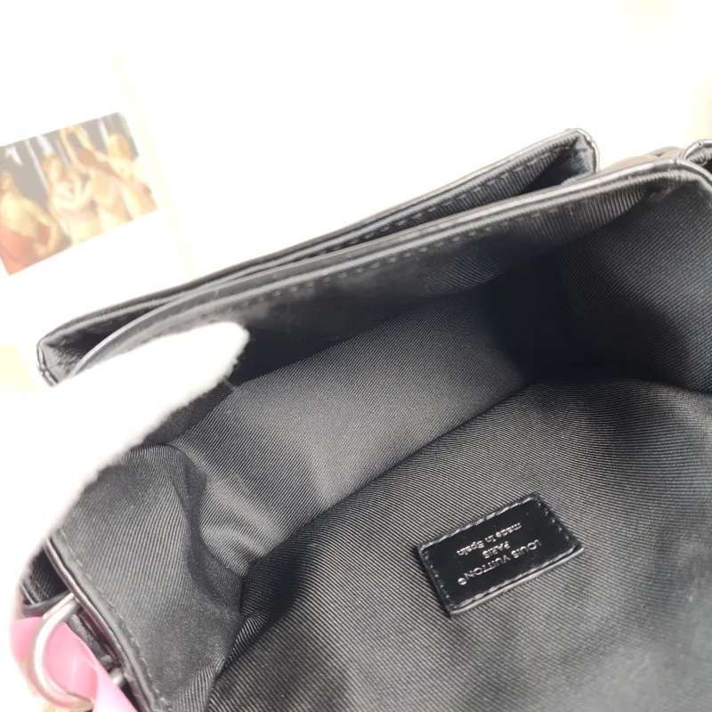 Louis Vuitton Crossbody Bag CARGO Camera Bag Black Calfskin Mini 23 × 10 × 14 cm — detail view 3 of 11