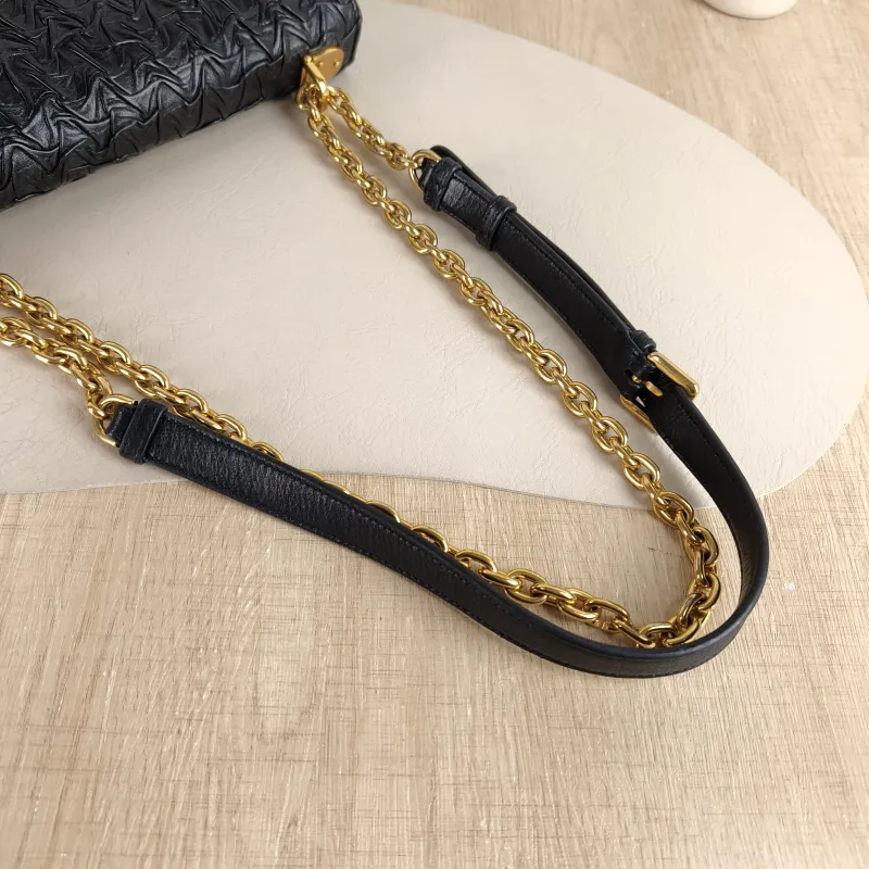 DIOR Crossbody Bag 30Montaigne 30 Edition Black Lambskin Medium 25 × 8 × 16.5 cm — detail view 1 of 9