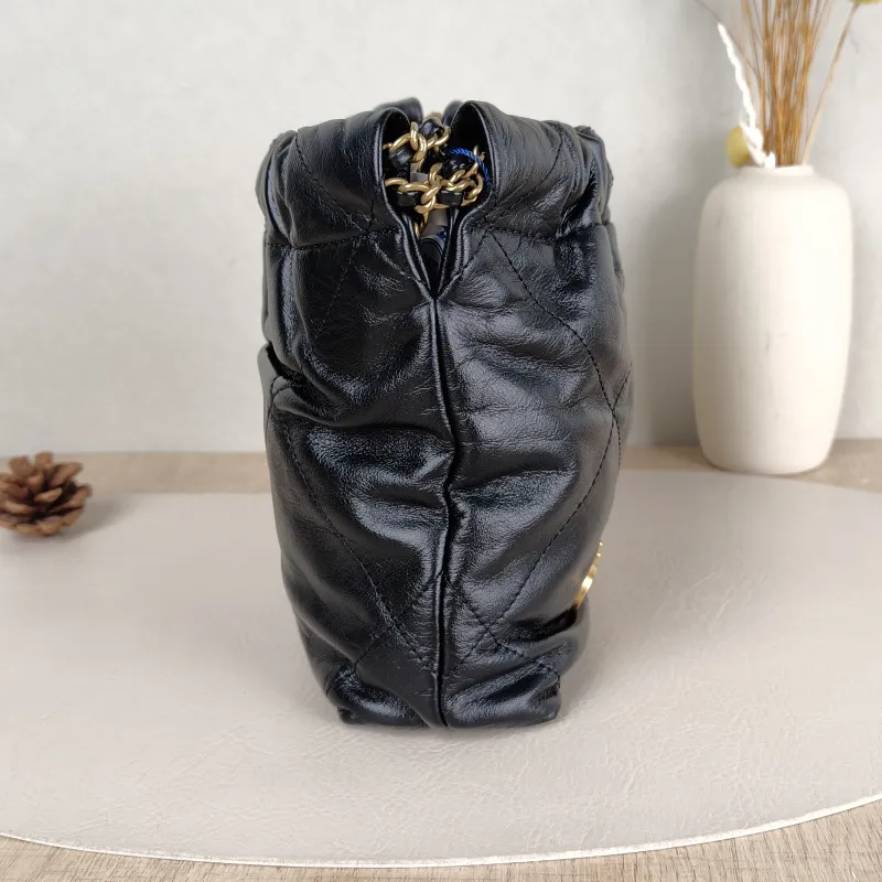 Chanel Shoulder Bag 22Bag Black CC alfskin Mini 20 × 6 × 19 cm — detail view 1 of 11