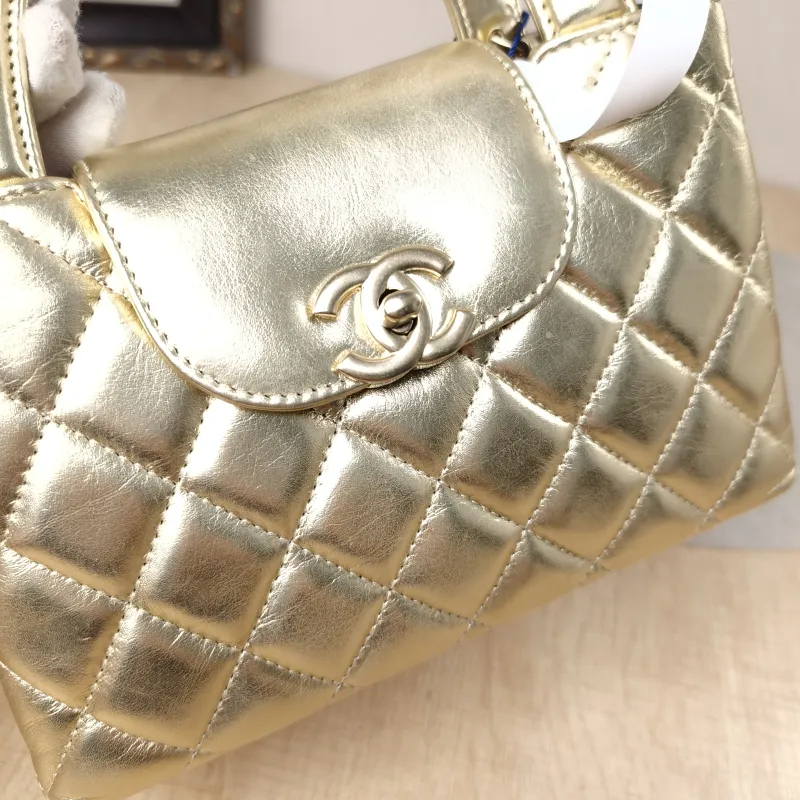 Chanel Crossbody Bag Kelly Gold Lambskin19 × 7 × 13 cm — detail view 5 of 16
