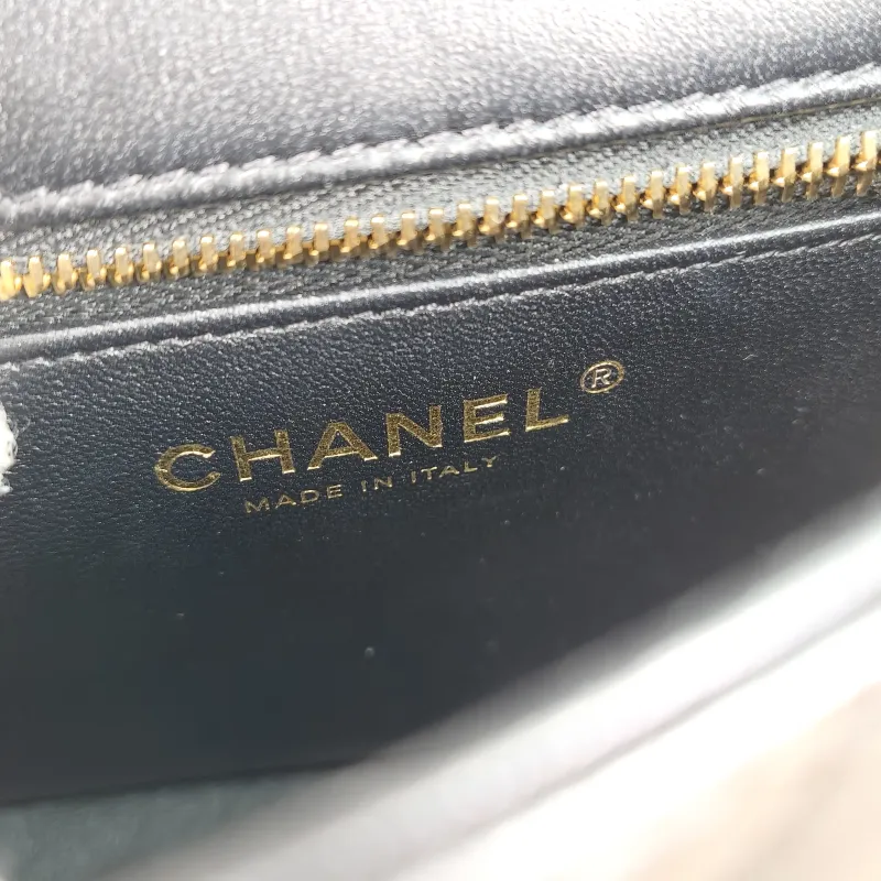 Chanel Crossbody Bag Black Lambskinmini19 × 6 × 12 cm — detail view 13 of 18