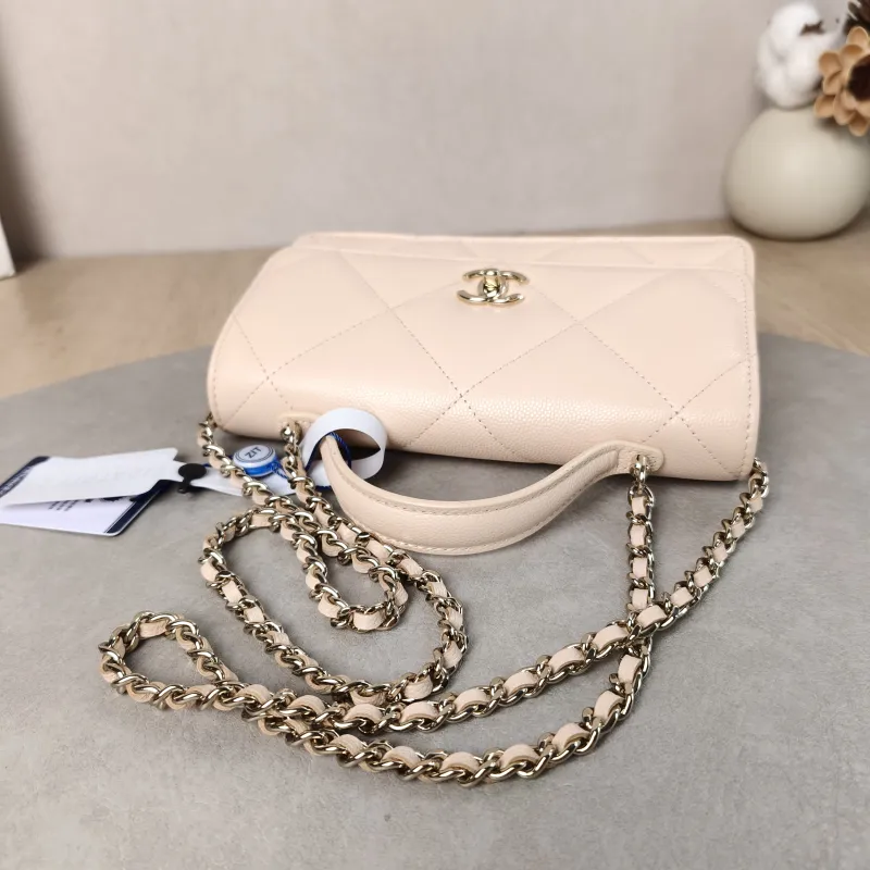 Chanel Crossbody Bag woc Pink Grained Calfskin One Size 19.2 × 3.5 × 12.3 cm — detail view 1 of 12