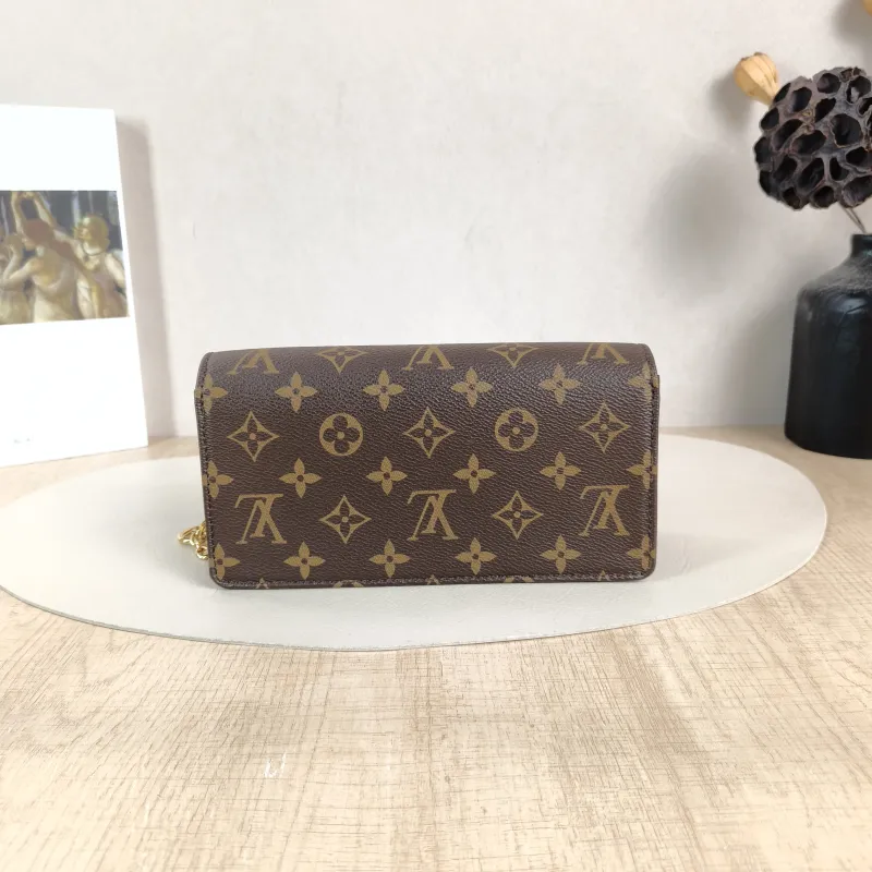 Louis Vuitton Crossbody Bag LILY Chain Bagwoc Monogram PVC 21 × 3.5 × 10.5 cm — cover view 2 of 5