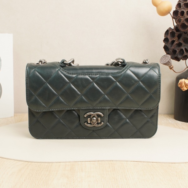 Chanel Chain Bag Green Calfskin23 · Dust Bag · 27 × 6 × 15 cm