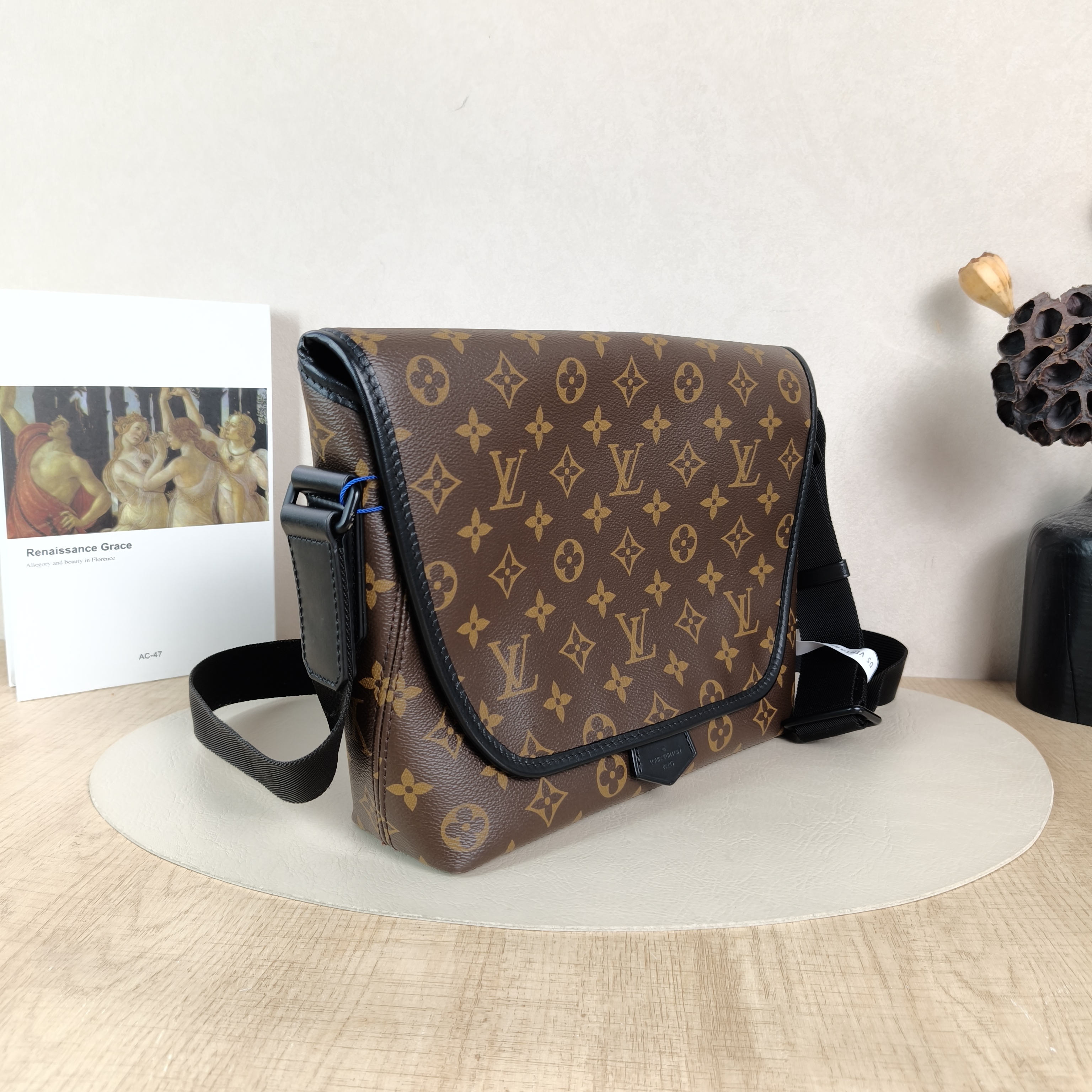 Louis Vuitton Crossbody Bag Magnetic Messenger Bag Monogram PVC One Size31.5 × 8 × 22 cm — cover view 5 of 5