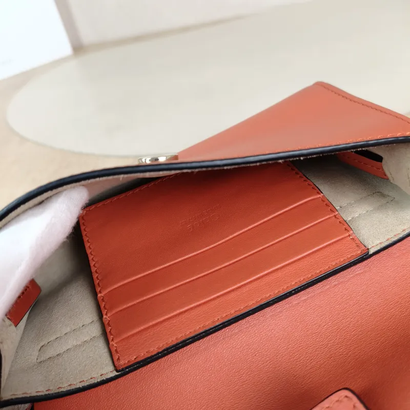 Chloé Shoulder Bag faye Crossbody Bag Red Calfskin 18 × 3 × 10 cm — detail view 9 of 11