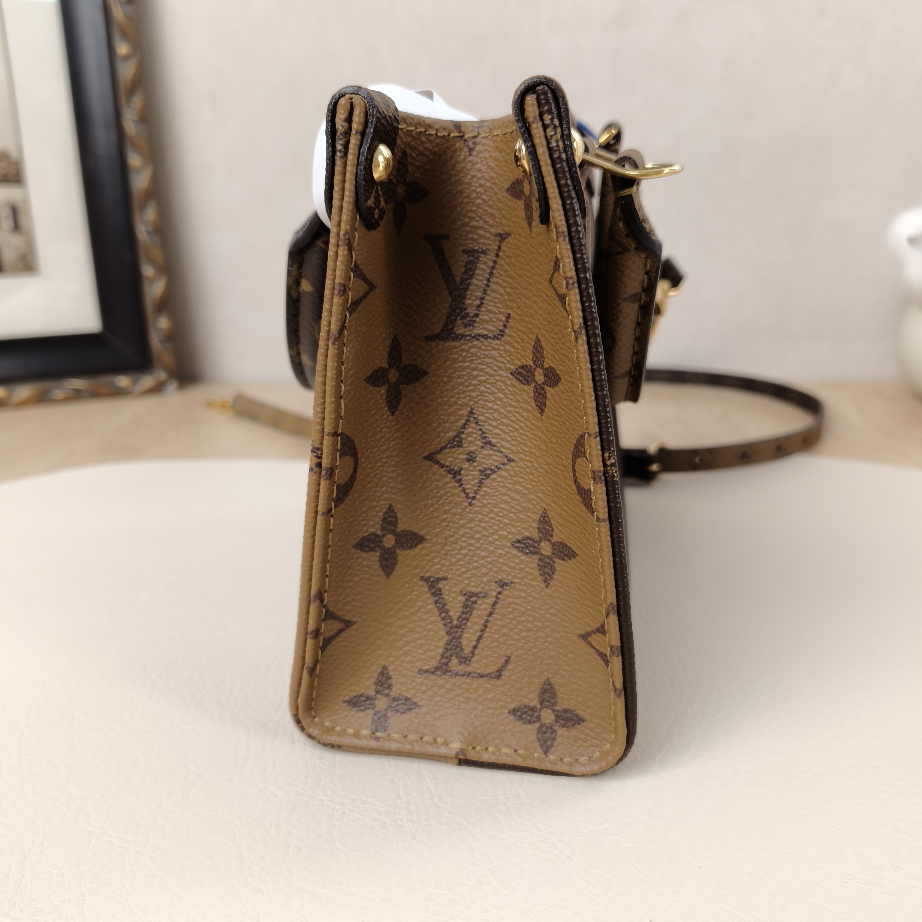 Louis Vuitton Crossbody Bag Onthego BB Monogram PVCBB18 × 8.5 × 15 cm — cover view 2 of 9